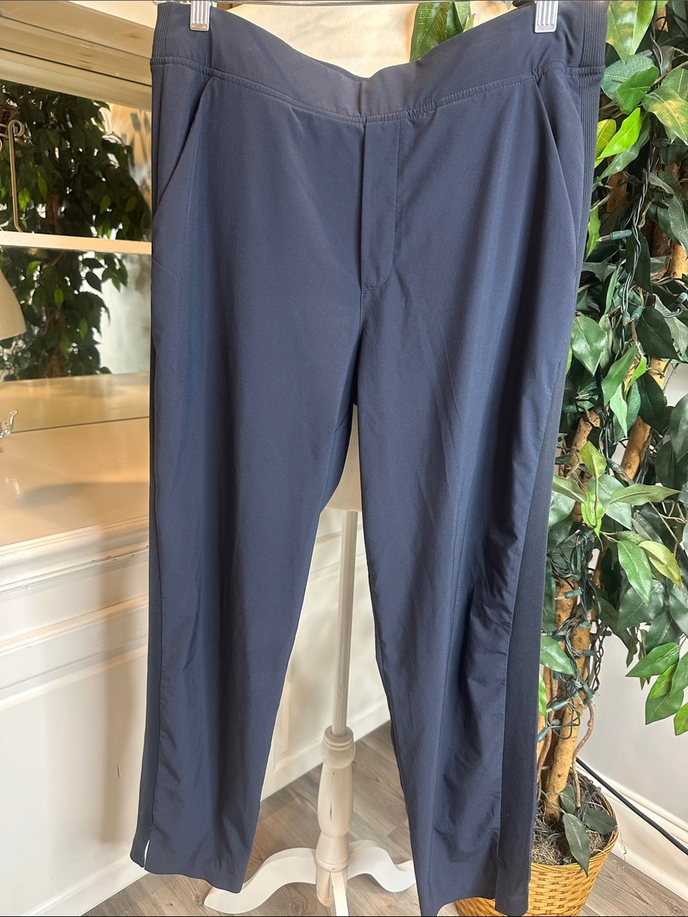 EUC Athleta Navy Blue Women's Stretch Track Pants, 12